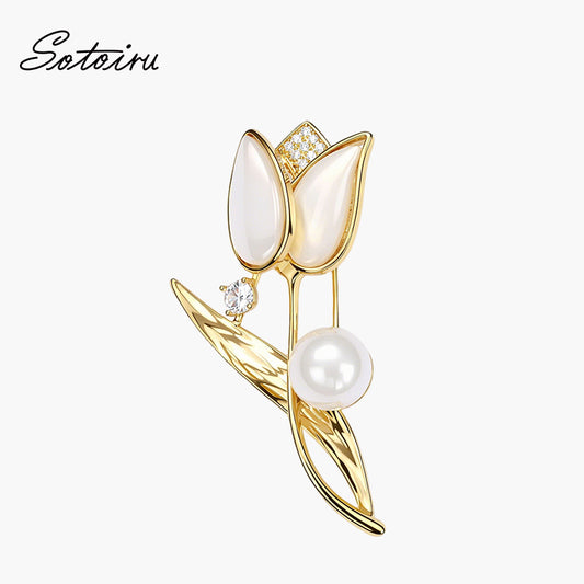 Sotoiru Pearl Tulip Brooch