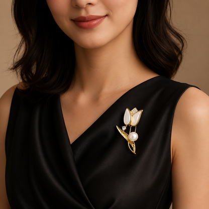 Sotoiru Pearl Tulip Brooch
