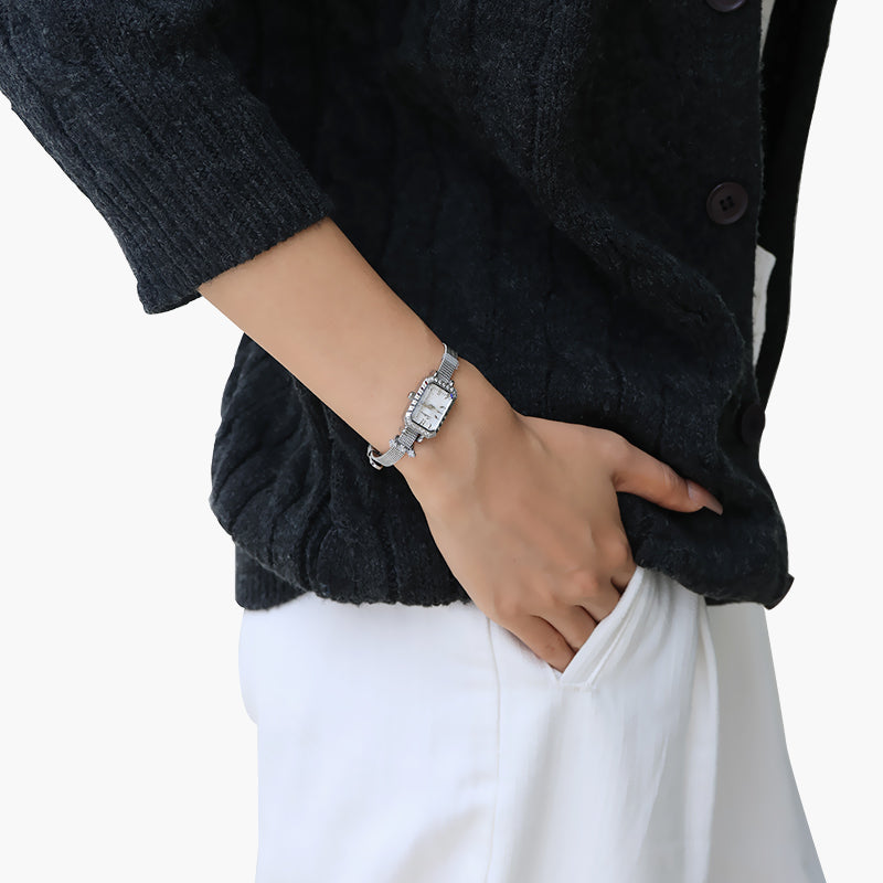 Sotoiru Leather Women's Watch - The Peak of Elegance and Simplicity T2013