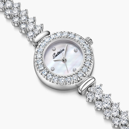 Detail of Sotoiru zircon bracelet watch
