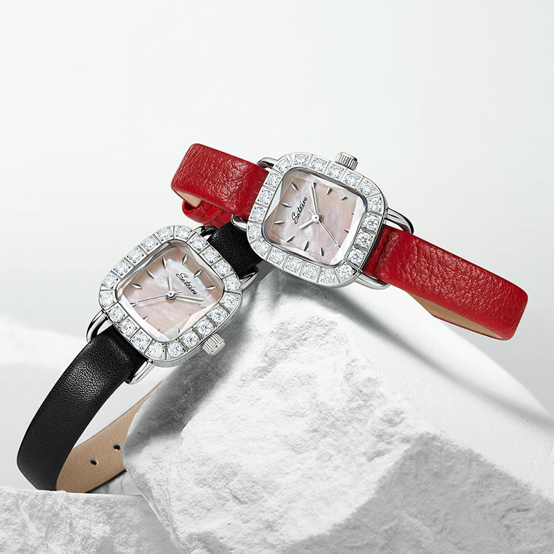 Sotoiru women's watch with interchangeable black and red straps